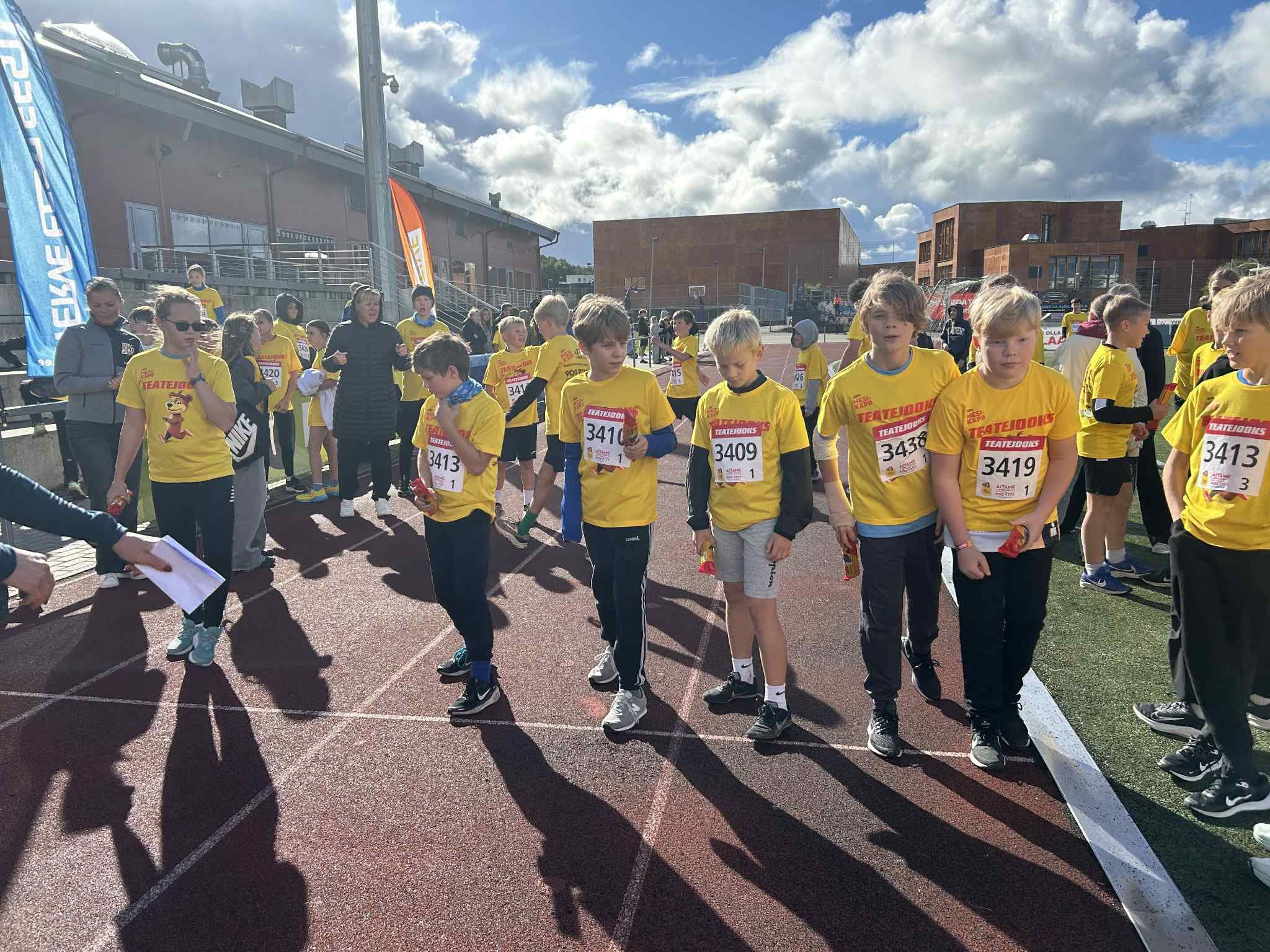 Viiendad klassid osalesid Mesikäpa teatejooksul