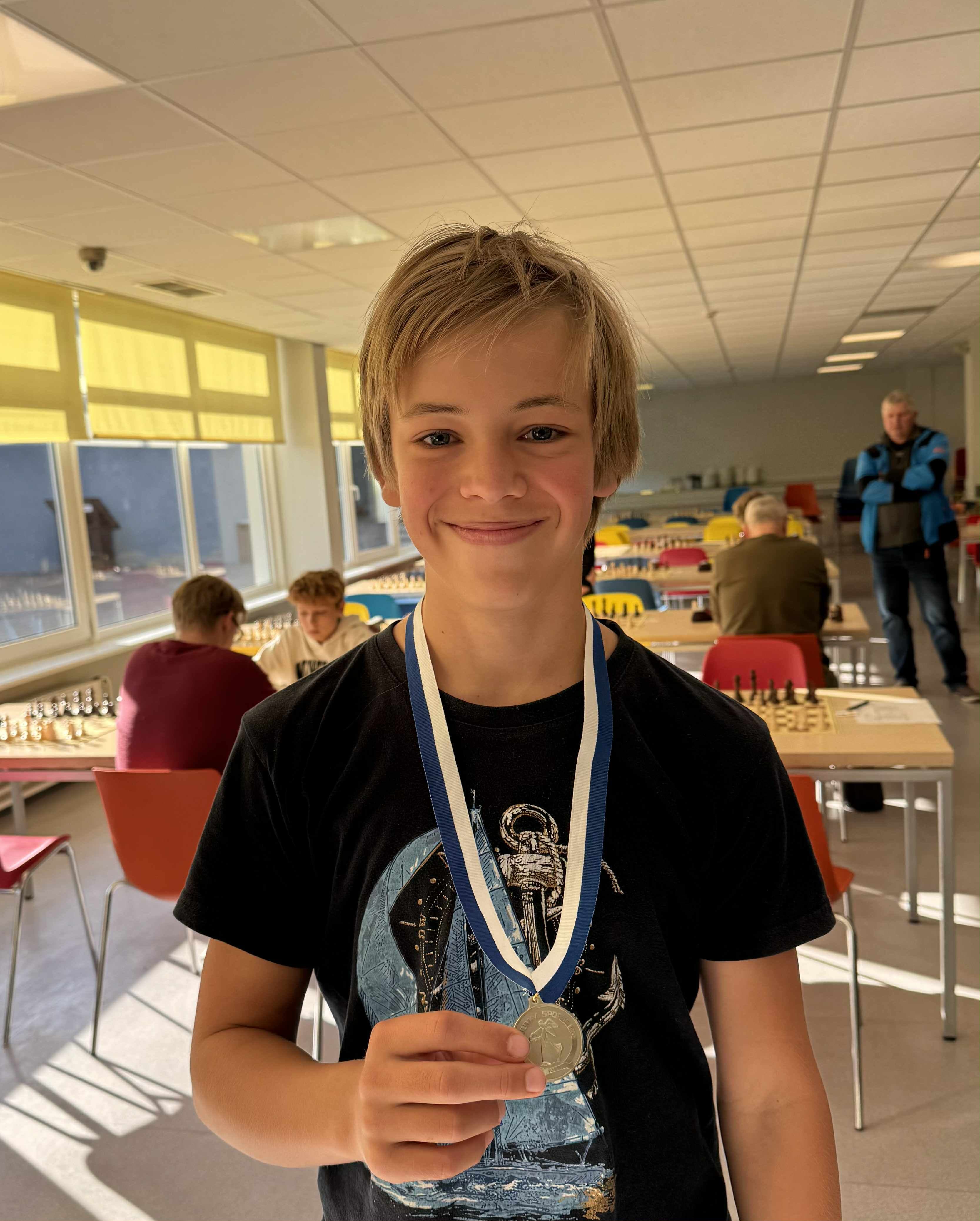 Harjumaa meistrivõistlustel kiirmales saavutas 7.a klassi õpilane Tormis Pärenson hõbemedali